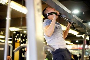 引体向上耍帅爆料视频,帅气爆料视频引网友热议  第3张